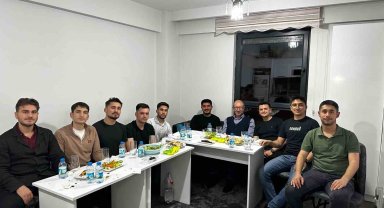Rektör Erdal öğrenci evinde iftara katıldı