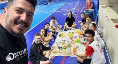 Şampiyonaya hazırlanan 'altın jenerasyon' spor salonunda iftar yaptı