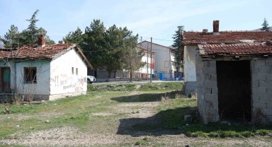 Seyitgazi Belediyesi binalarına sahip çıkmıyor iddiası