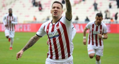 Sivassporlu Rey Manaj gol sayısını 19'a yükseltti