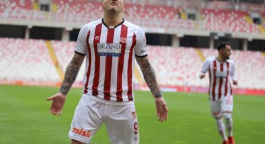 Sivassporlu Rey Manaj'a milli davet