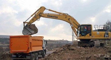 Talas Tablakaya Mahallesi'nde hummalı yol çalışması