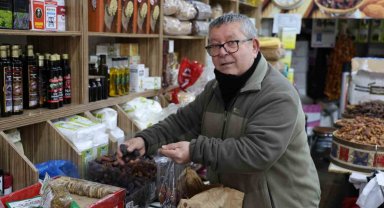 Tarihi çarşıda Ramazan'da hurma satışı arttı
