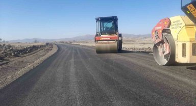 Taşhan'ı merkeze bağlayacak yolda çalışmalar devam ediyor
