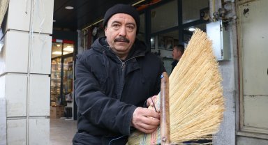 Teknolojiye direniyor, 40 yıldır satışını yapıyor