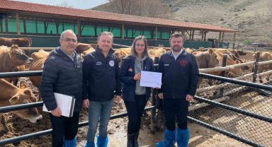 Tepebaşı'nda bir ilki başaran süt çiftliğine 'Avrupa Birliği Onaylı Süt Çiftliği Sertifikası' verildi