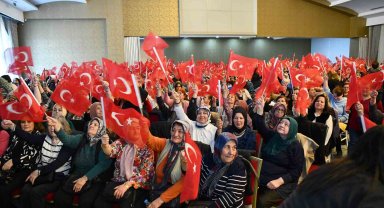 Tepebaşılı 3 bin kadın Gülden Karaböcek konseriyle coştu