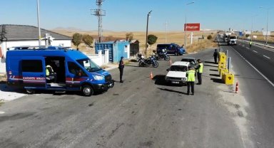 Trafik ihlalleri jandarmanın dronu ile tespit ediliyor