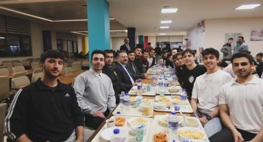 Vali Hüseyin Aksoy öğrencilerle iftar yemeğinde buluştu