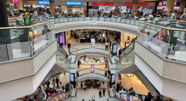 Vatandaşlar seçimin ardından alışveriş merkezlerine akın etti