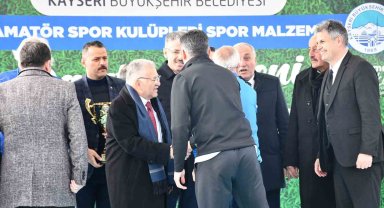 Yahyalıspor kupasını aldı