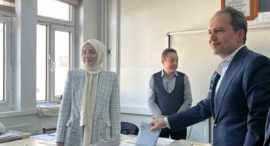Yeniden Refah Partisi lider Erbakan, oyunu Ankara'da kullandı