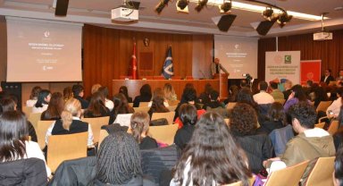 Yeşilay Genel Başkanı Prof. Dr. Mücahit Öztürk öğrencilerle buluştu
