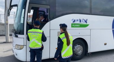 Yolcu otobüsleri jandarma ekiplerince denetleniyor