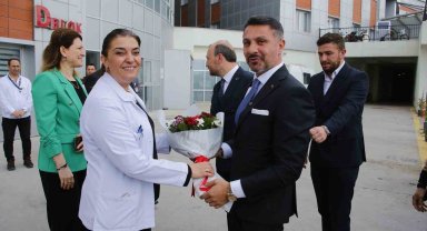 Yüzügüllü sağlık çalışanlarının 14 Mart Tıp Bayramı'nı kutladı