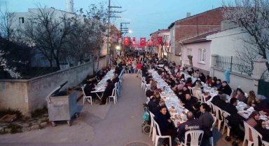Yüzügüllü Sazova'da vatandaşlarla buluştu