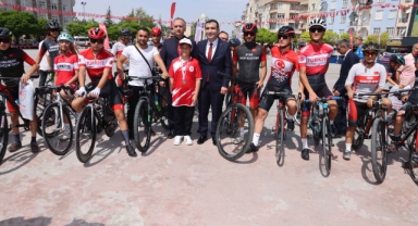 19 MAYIS ATATÜRK’Ü ANMA GENÇLİK VE SPOR BAYRAMI TÖRENLERLE KUTLANDI