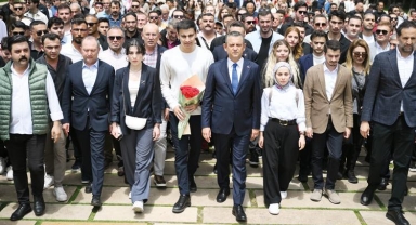 Özel’den Ata’ya iktidar sözü... Gençlerle Anıtkabir’e