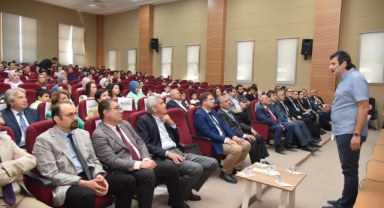 KMÜ EV SAHİPLİĞİNDE ‘KARAMAN YAŞAMDA VE EĞİTİMDE YAPAY ZEKA’ KONULU SEMİNER