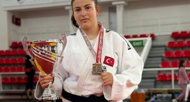 Ayşenur  Keskin Balkan Üçüncüsü Oldu