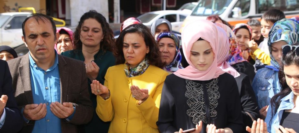 BAŞKAN VEKİLİ BENDER SERGİ AÇILIŞINA KATILDI