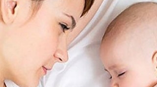 Her anneye doğum yardımı veriliyor