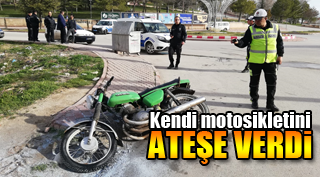 MOTOSİKLETİNİ ATEŞE VERDİ