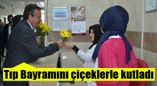 Tıp Bayramını çiçeklerle kutladı
